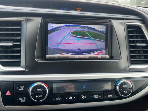 Used 2014 Toyota Highlander Plus image 10