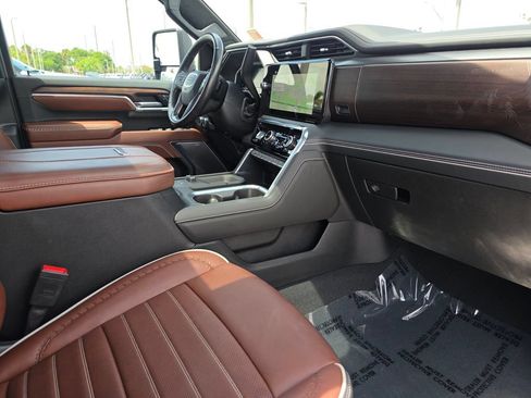 Used 2025 GMC Sierra 3500 Denali Ultimate AWD/4WD image 14