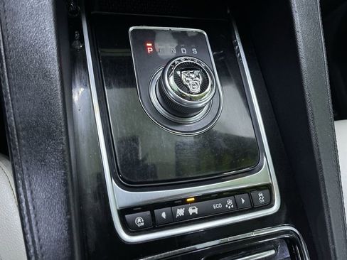 Used 2019 Jaguar F-PACE Prestige image 26