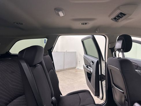 Used 2014 Dodge Journey SXT w/ Flexible Seating Group image 24