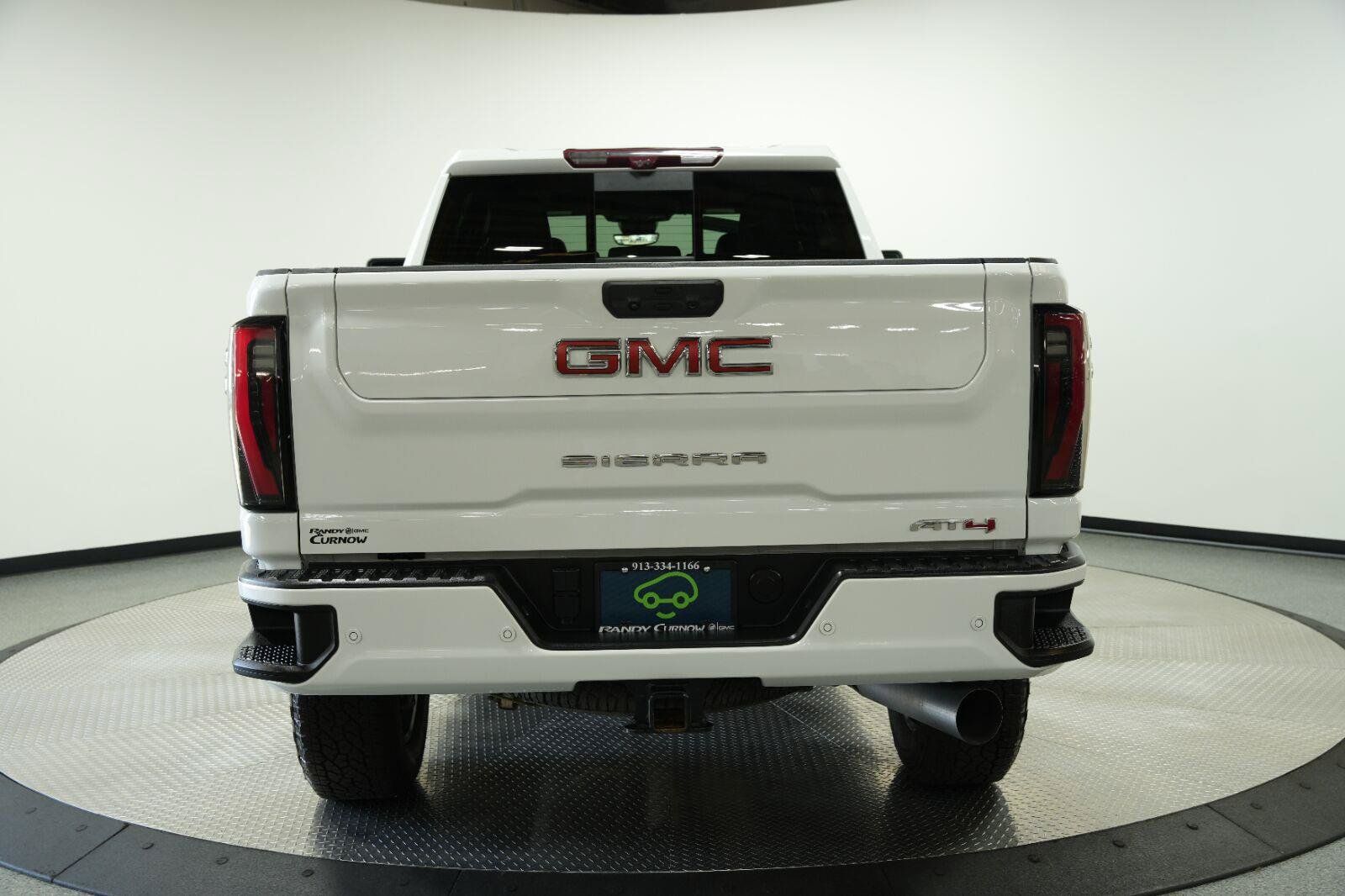 Used 2024 GMC Sierra 2500 AT4 w/ AT4 Premium Plus Package AWD/4WD image 9