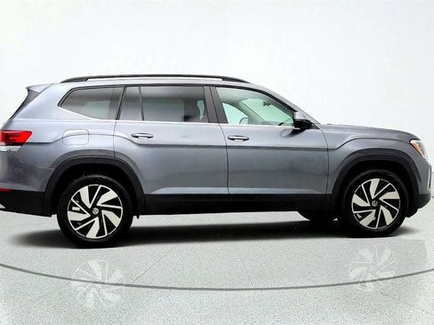 Used 2025 Volkswagen Atlas SE AWD/4WD image 4