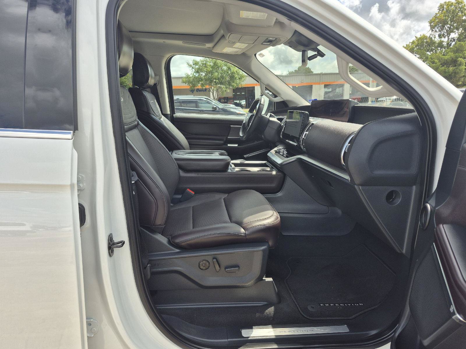 Used 2025 Ford Expedition Platinum w/ Platinum Ultimate Package AWD/4WD image 11