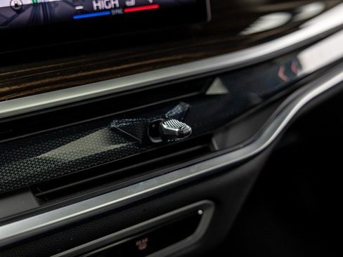 Used 2025 BMW X7 xDrive40i image 30