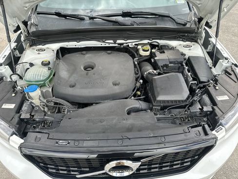 Used 2021 Volvo XC40 T5 R-Design w/ Climate Package AWD/4WD image 12