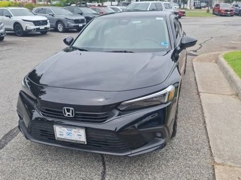 Used 2023 Honda Civic Touring image 3