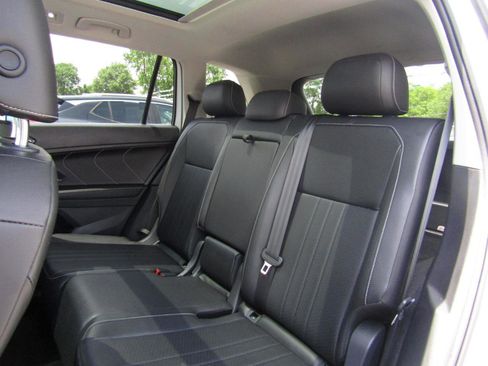 Used 2022 Volkswagen Tiguan SE AWD/4WD image 21