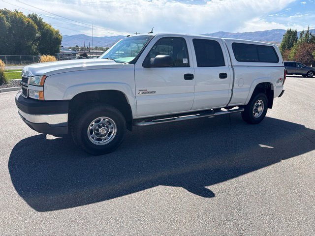 Used 2005 Chevrolet Silverado 2500 LT w/ Heavy-Duty Power Package AWD/4WD image 2