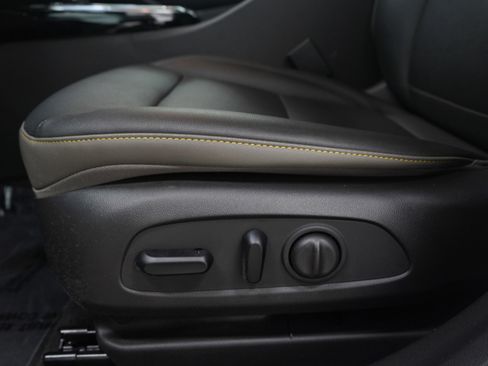 Used 2024 Chevrolet Trax ACTIV w/ Sunroof Package image 23