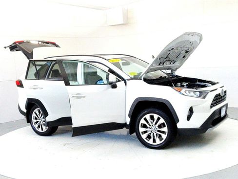 Used 2019 Toyota RAV4 Limited image 12