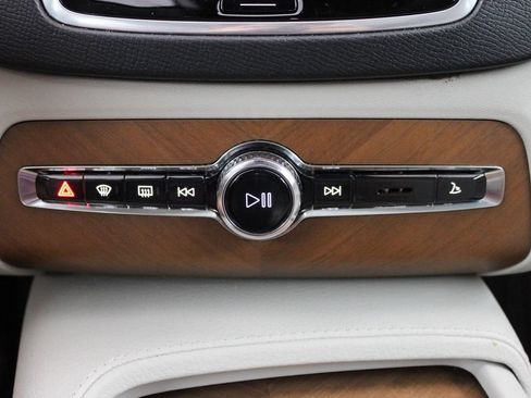 Used 2022 Volvo XC90 T5 Momentum w/ Climate Package FWD image 38