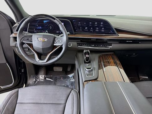 Used 2024 Cadillac Escalade Premium Luxury w/ Performance Package AWD/4WD image 33