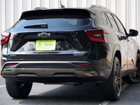 Used 2025 Chevrolet Trax ACTIV w/ Driver Confidence Package FWD image 4