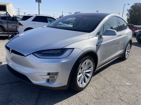 Used 2018 Tesla Model X 75D image 2