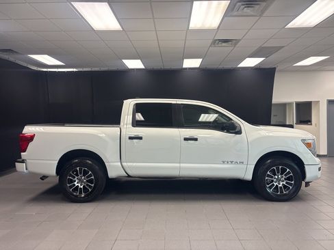 Used 2023 Nissan Titan SV image 2