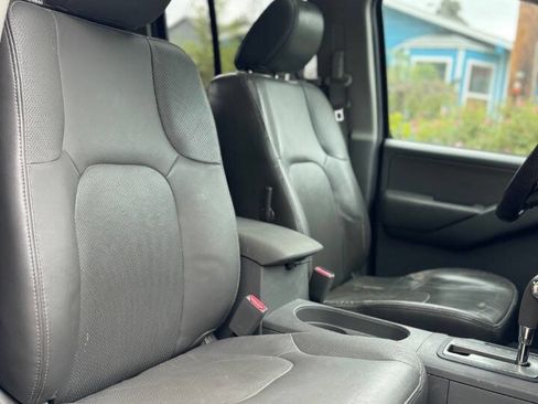 Used 2011 Nissan Frontier SL w/ Moonroof Pkg AWD/4WD image 5