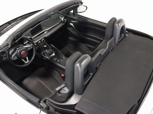 Used 2017 FIAT 124 Spider Classica image 10