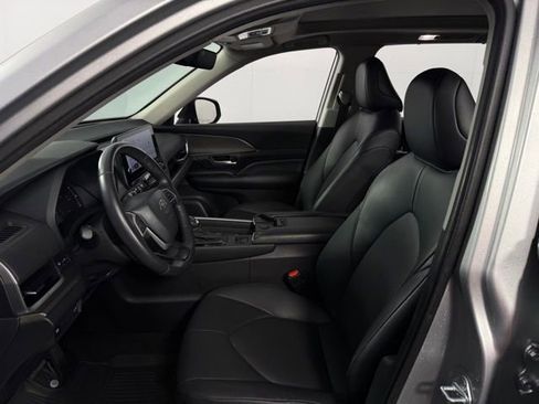 Used 2024 Toyota Grand Highlander XLE image 39