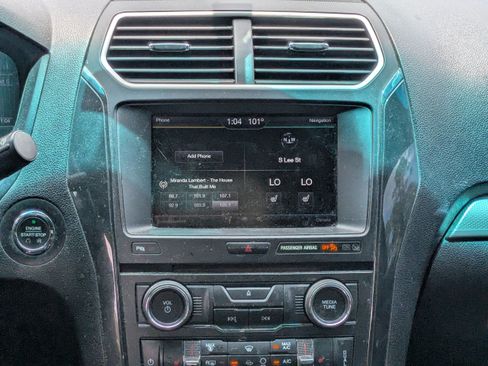 Used 2016 Ford Explorer XLT w/ Equipment Group 202A FWD image 16