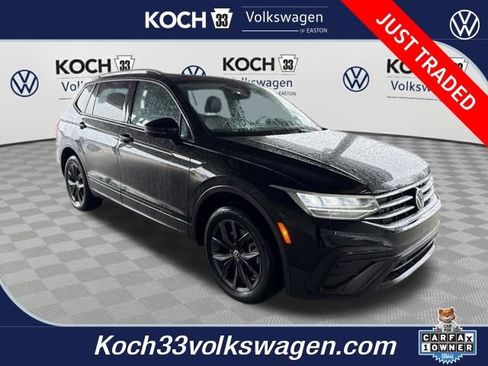 Used 2023 Volkswagen Tiguan SE w/ Panoramic Sunroof Package image 1