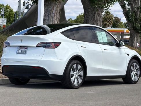 Used 2023 Tesla Model Y Long Range AWD/4WD image 4