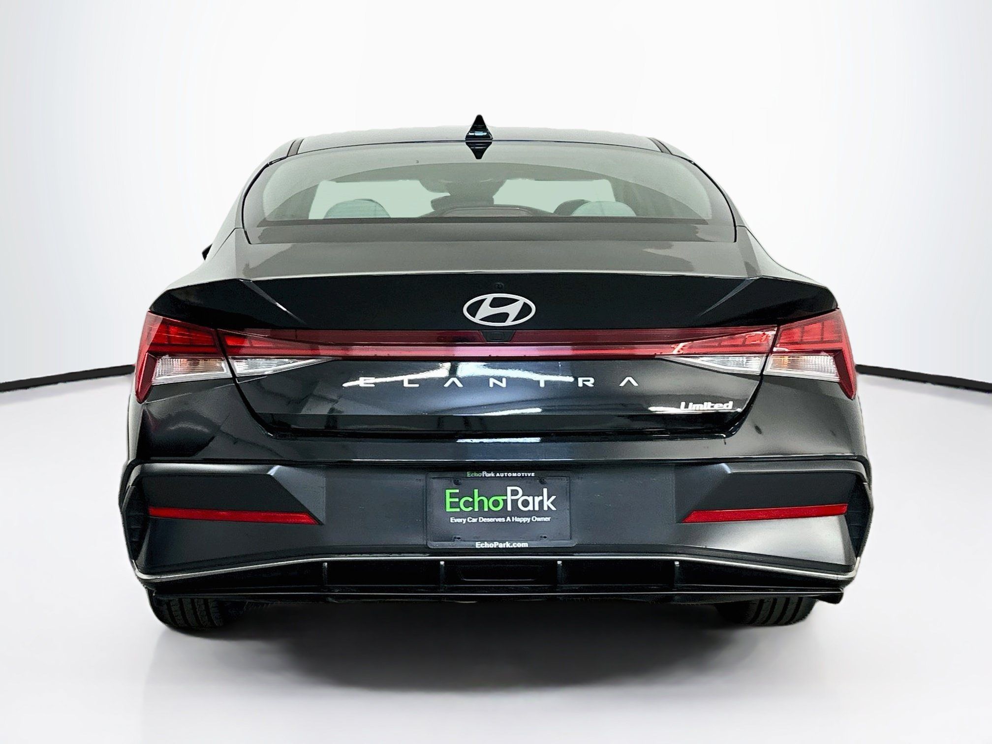 Used 2025 Hyundai Elantra Limited FWD image 7