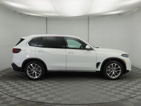 Used 2026 BMW X5 xDrive50e w/ Executive Package image 5