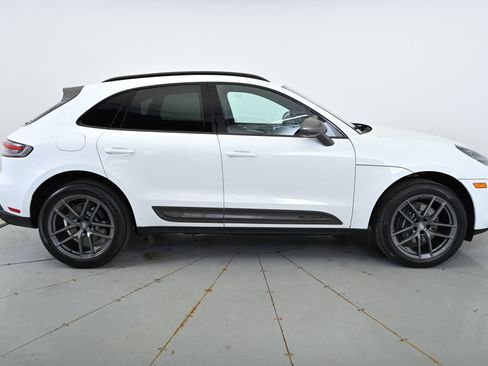 Certified 2025 Porsche Macan image 8