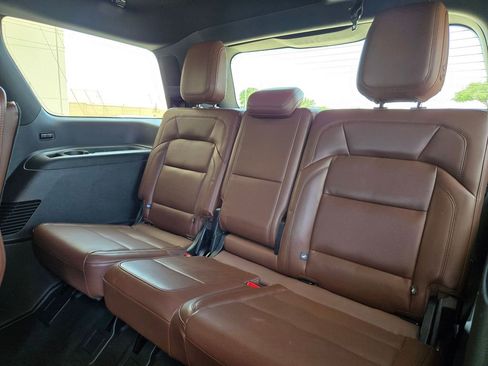 Used 2025 Lincoln Navigator Reserve AWD/4WD image 16