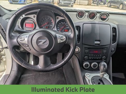 Used 2015 Nissan 370Z Coupe RWD image 31