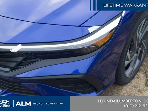 New 2025 Hyundai Elantra SEL FWD image 11