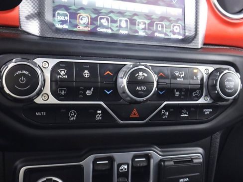 Used 2020 Jeep Gladiator Rubicon AWD/4WD image 24