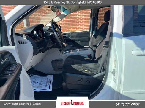 Used 2016 Dodge Grand Caravan SXT w/ Rear Park Assist Package FWD image 19