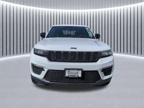 Used 2024 Jeep Grand Cherokee Limited w/ Black Appearance Package image 17