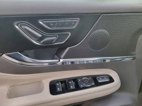 Certified 2024 Lincoln Corsair AWD w/ Equipment Group 101A image 12