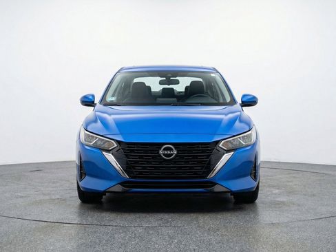 Used 2025 Nissan Sentra SV image 2