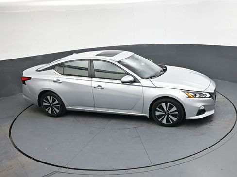 Used 2021 Nissan Altima 2.5 SV w/ SV Premium Package image 27