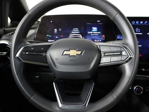Used 2025 Chevrolet Equinox EV LT FWD image 17