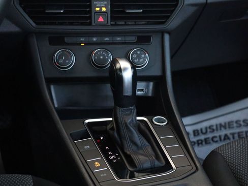 Used 2019 Volkswagen Jetta R-Line FWD image 38