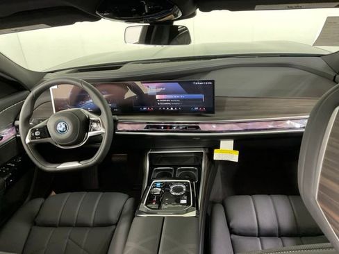 Used 2024 BMW i7 xDrive60 image 19