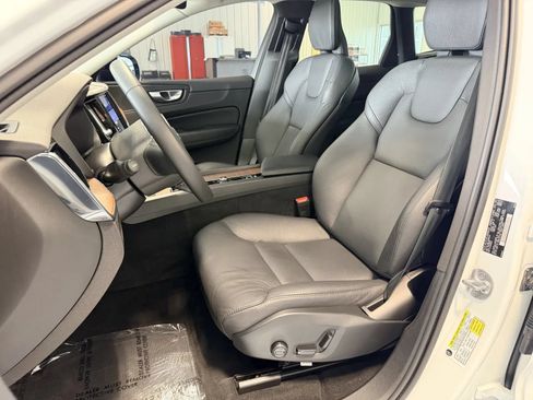 Used 2024 Volvo XC60 B5 Plus AWD/4WD image 11