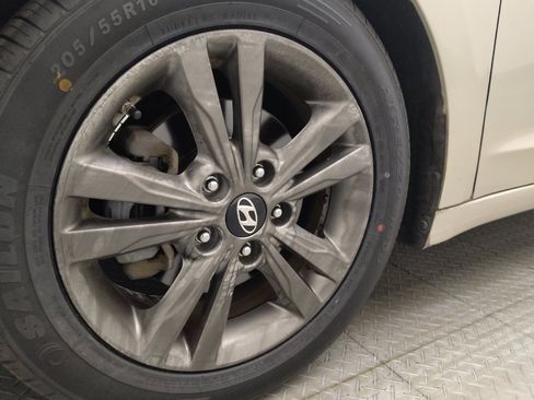 Used 2018 Hyundai Elantra Value Edition FWD image 31