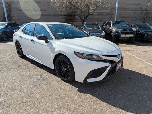 Used 2022 Toyota Camry SE w/ Carpet Mat Package (TMS) image 3