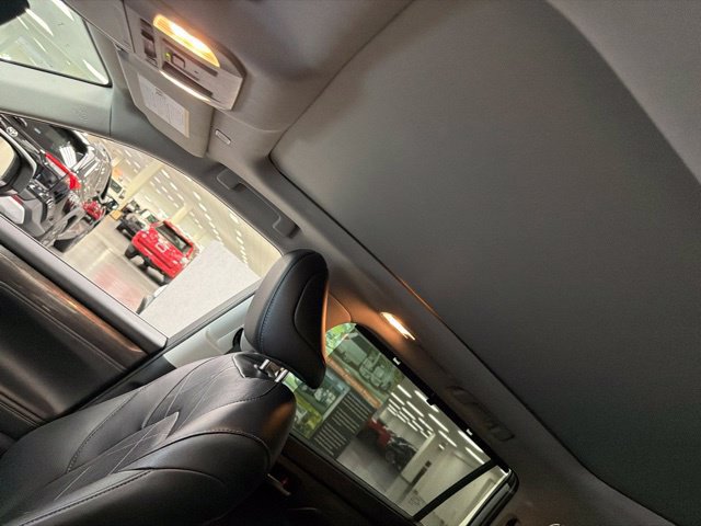 Used 2024 Toyota Highlander Platinum AWD/4WD image 21