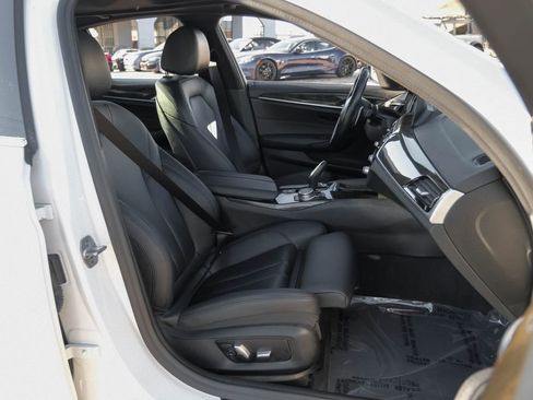 Used 2019 BMW 530i xDrive image 39