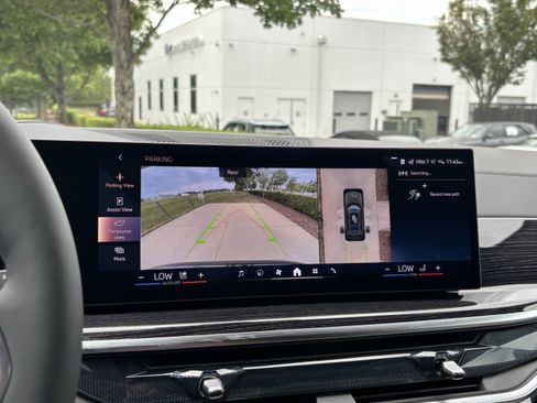 New 2027 BMW X7 xDrive40i w/ M Sport Package AWD/4WD image 26