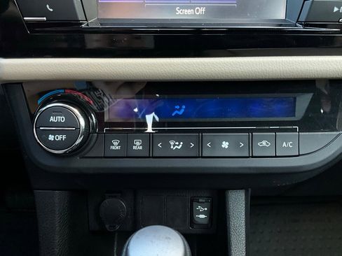 Used 2015 Toyota Corolla LE image 22