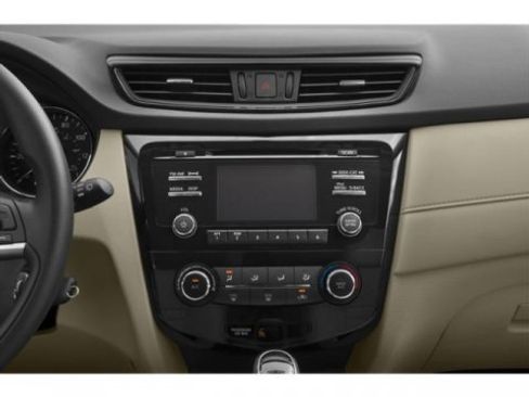 Used 2017 Nissan Rogue S w/ S Appearance Package FWD image 10