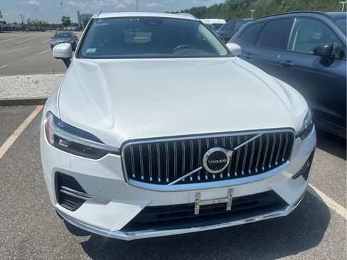 Used 2023 Volvo XC60 B5 Plus w/ Climate Package AWD/4WD image 2