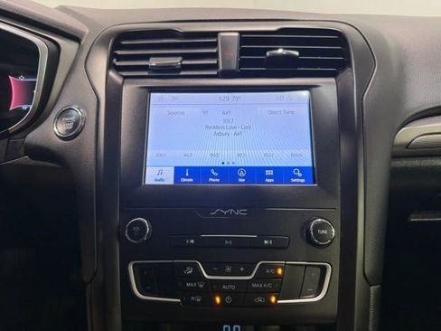 Used 2020 Ford Fusion SE w/ Equipment Group 151A image 18